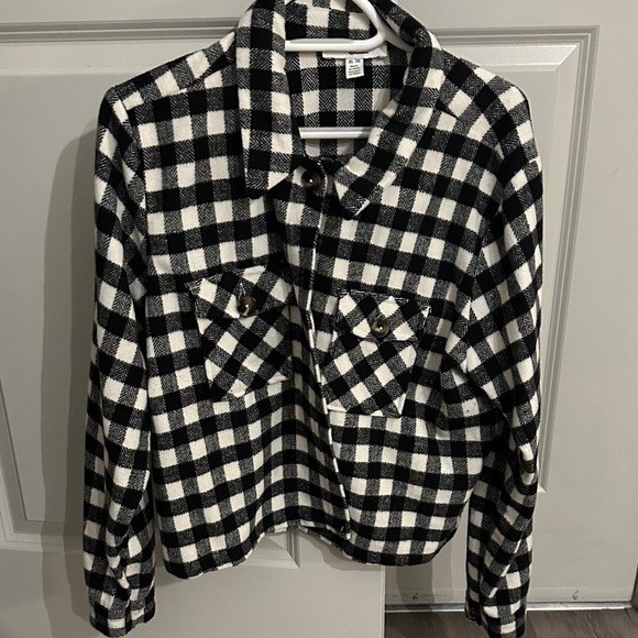 Stylish Black and White Checkered Utility Jacket - Picture 1 of 2